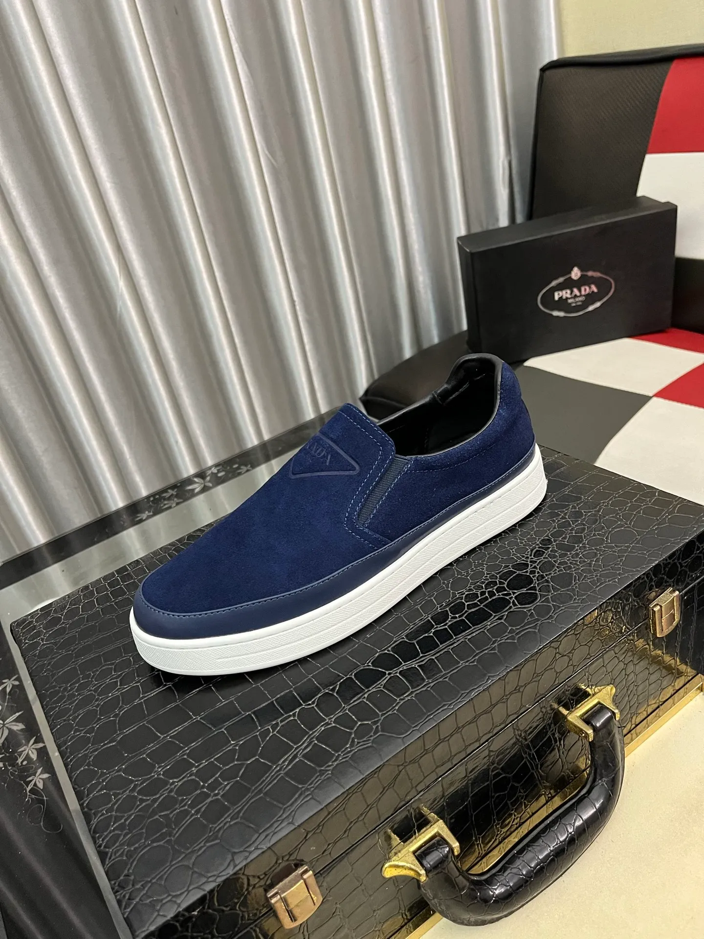 Men's shoes 💰440⌚️⌚️【PRADA】Prada casual shoes for couples, originally developed 1:1, made of high-mercerized cowhide with imported cowhide, silk sheepskin lining, rubber outsole, comfortable and soft on the feet, size: 38-442️⃣Colors available